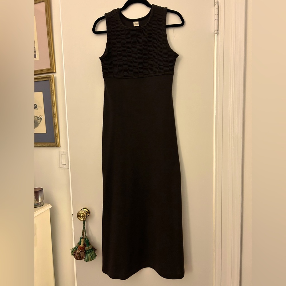 ANNA QUAN Elegant Brown Sleeveless Knit Dress